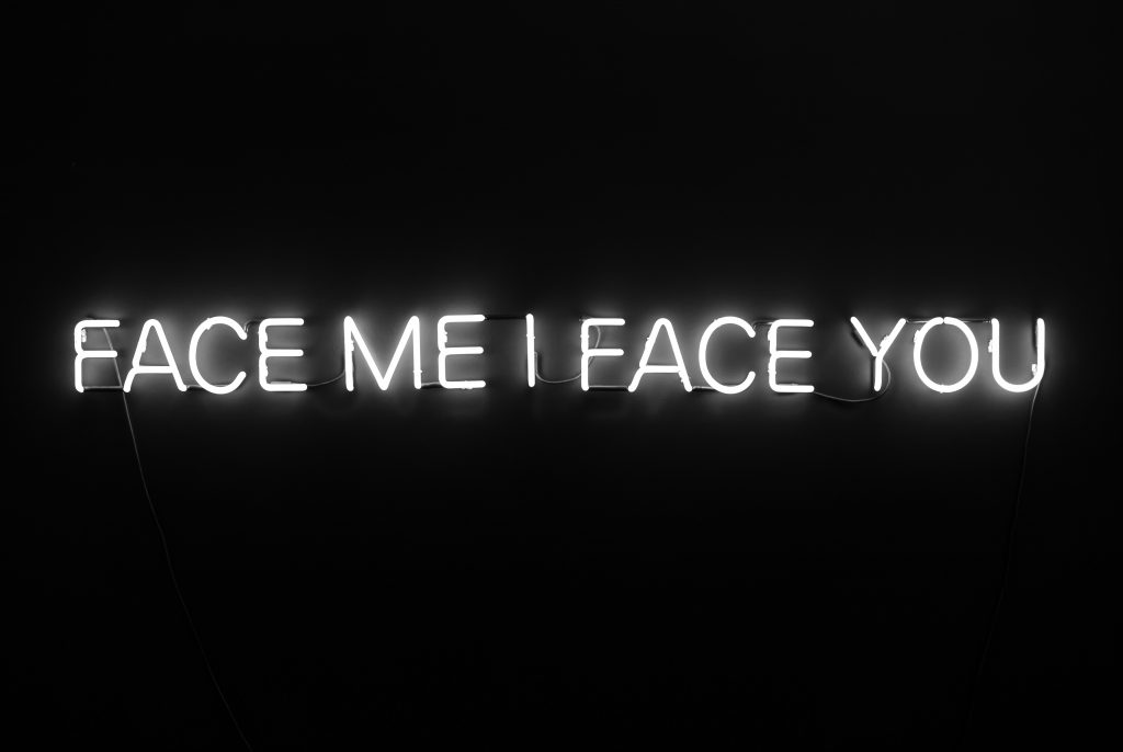 Text Face me I face you